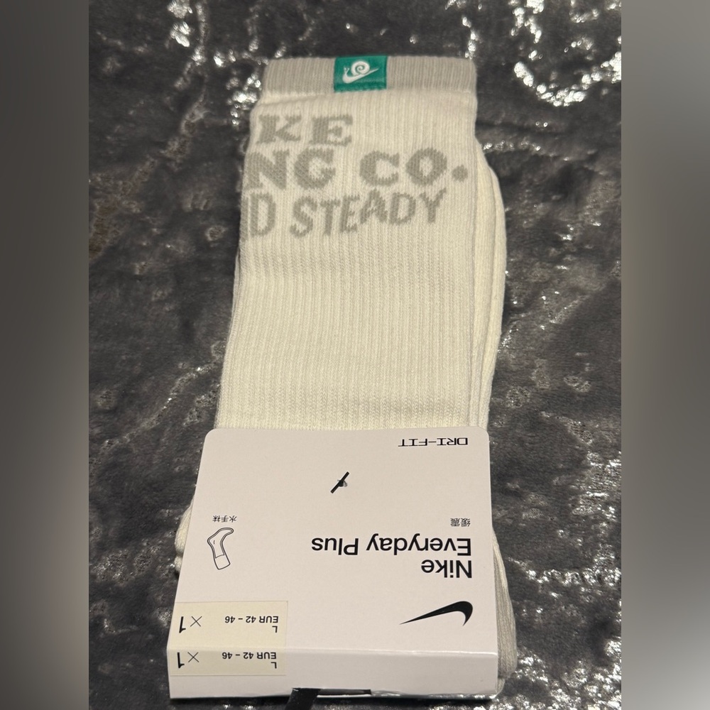 New Nike Crew Socks Snail logo edition Size Large